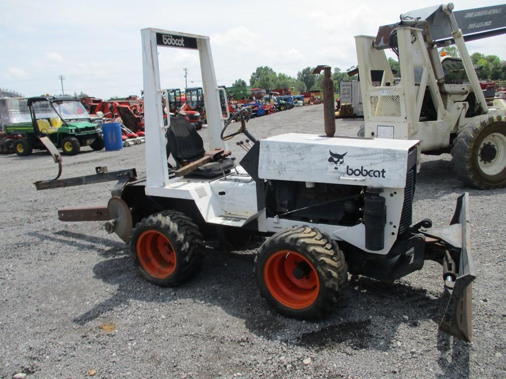 BOBCAT 3023 TRENCHER
