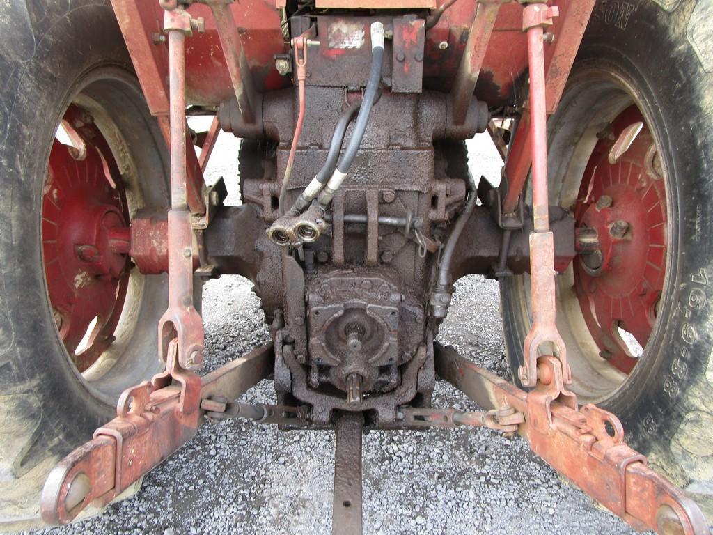 FARMALL 706 TRACTOR
