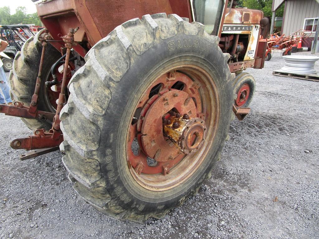 FARMALL 706 TRACTOR