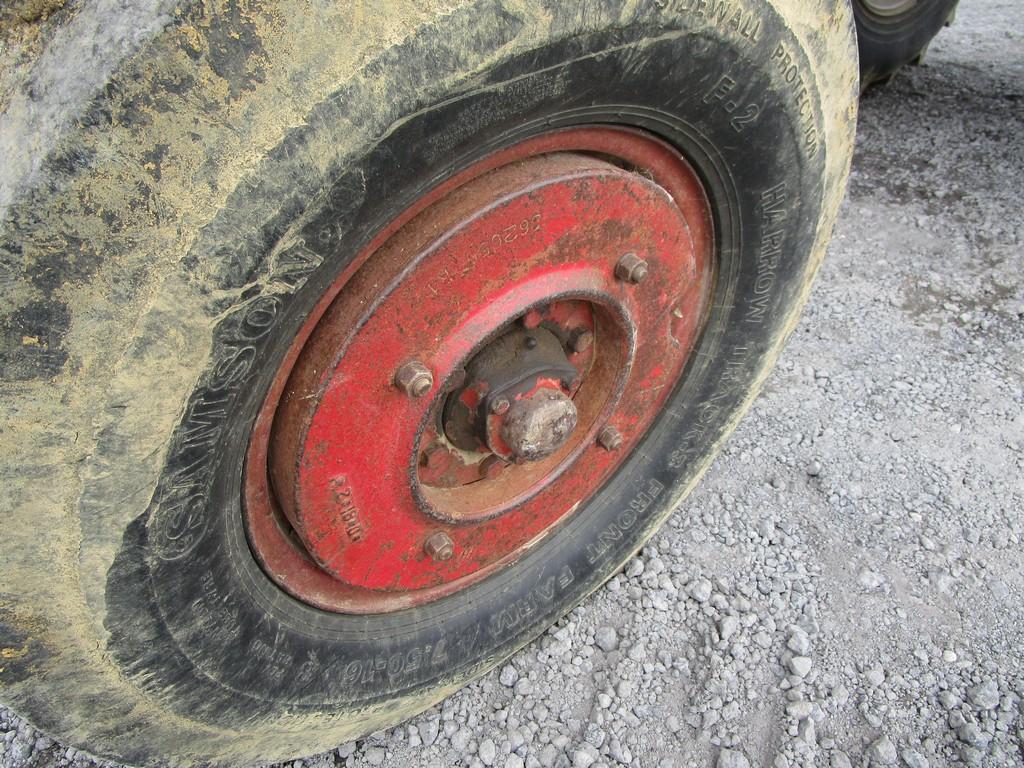 FARMALL 706 TRACTOR