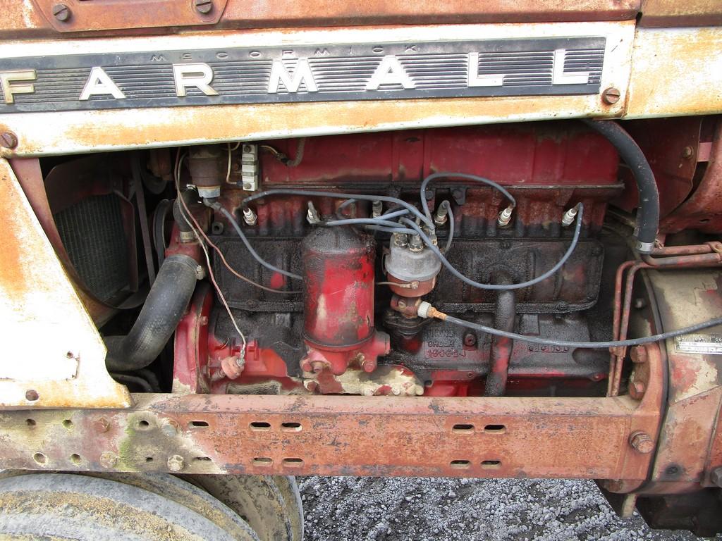 FARMALL 706 TRACTOR
