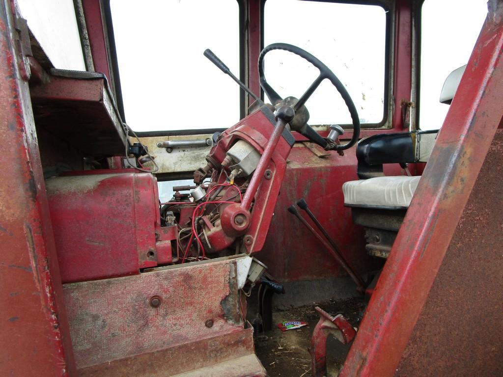 FARMALL 706 TRACTOR