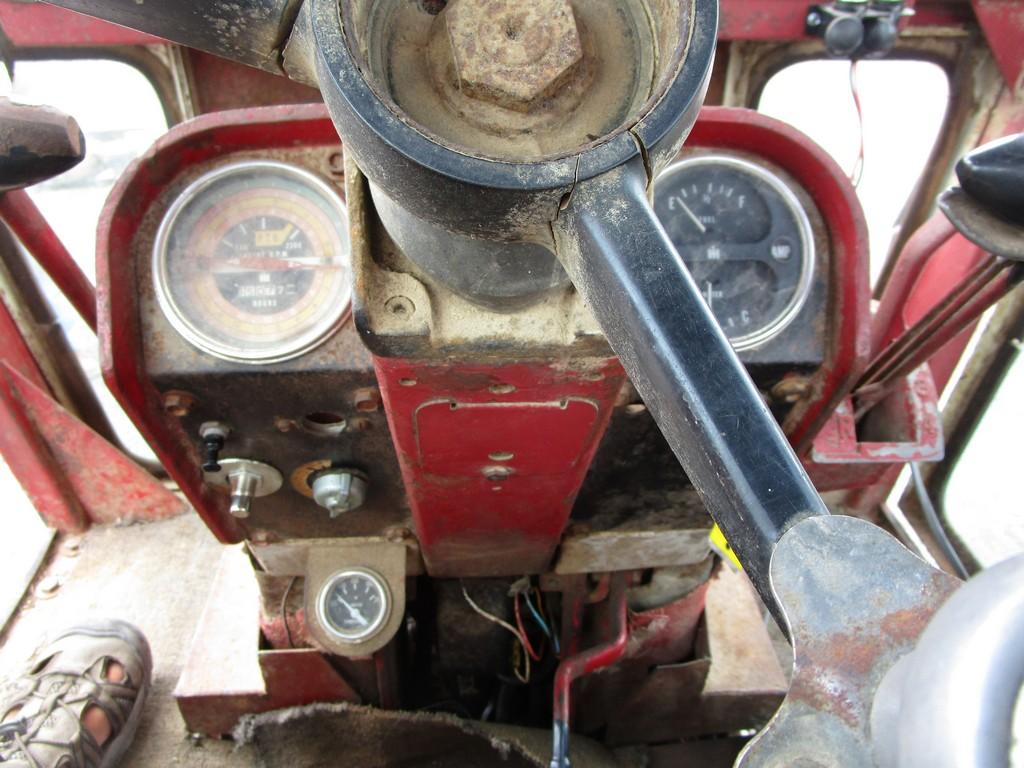 FARMALL 706 TRACTOR