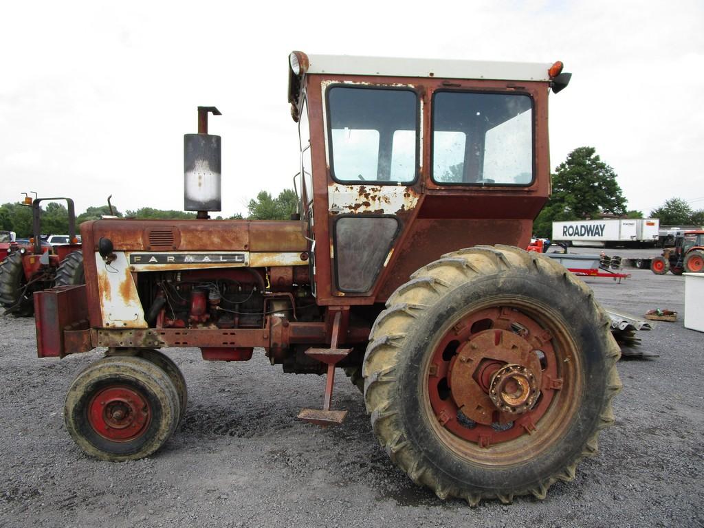 FARMALL 706 TRACTOR