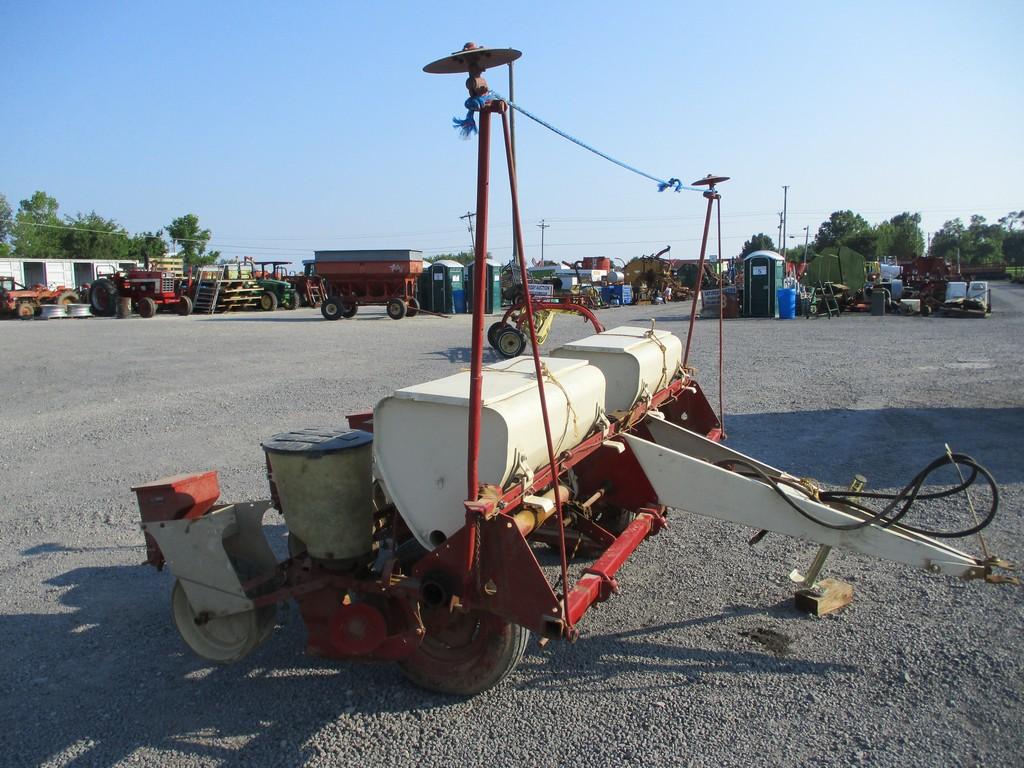 IH 4 ROW PLANTER