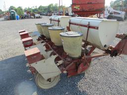 IH 4 ROW PLANTER