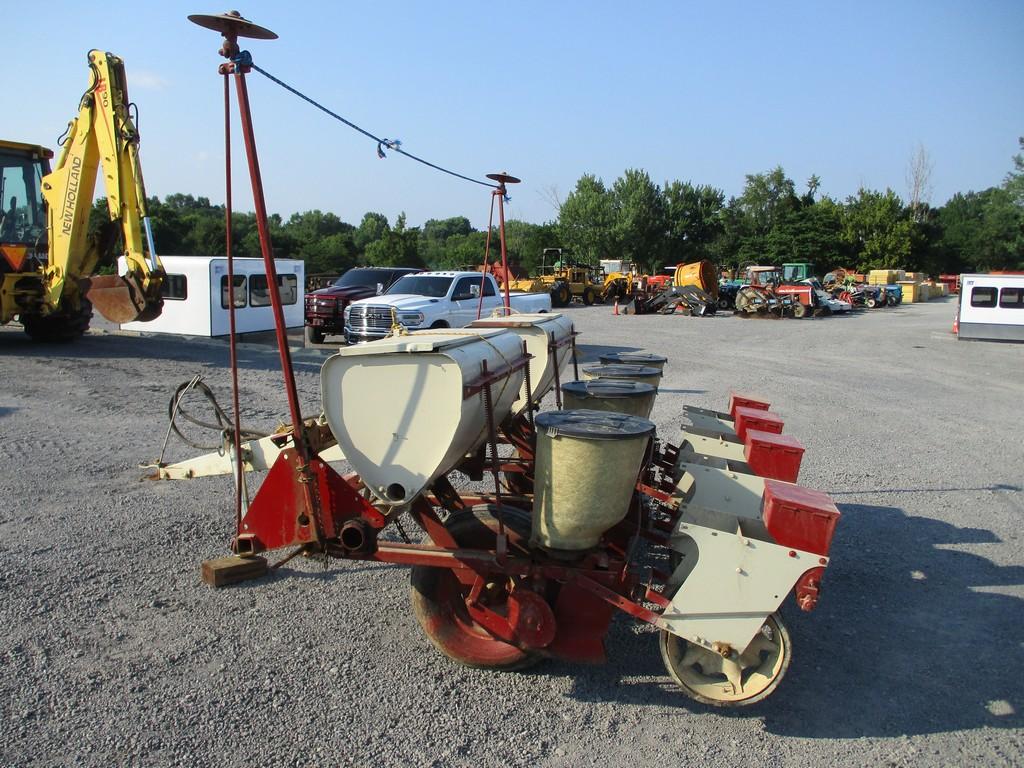IH 4 ROW PLANTER