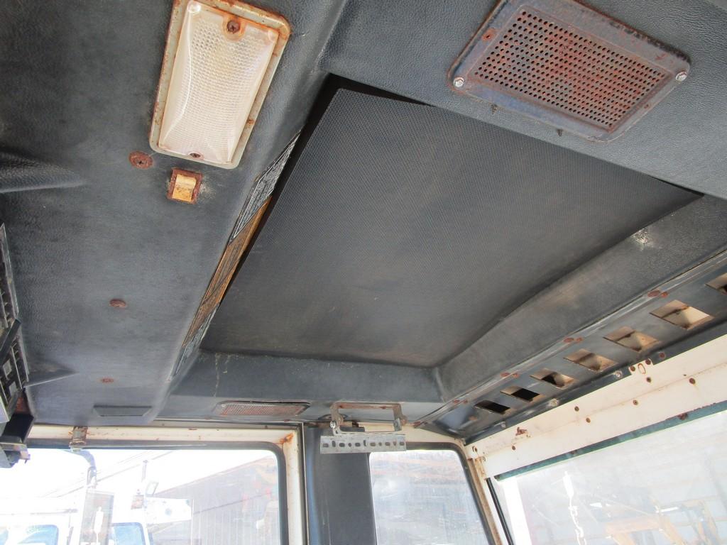 CASE 2390 TRACTOR CAB TRACTOR