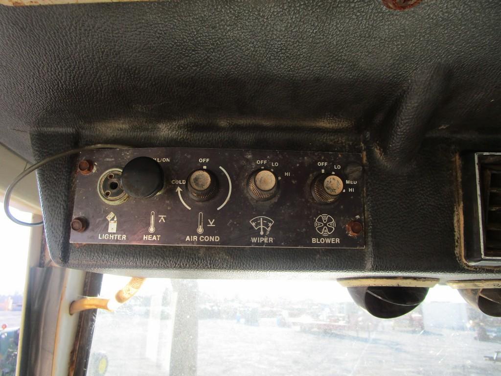 CASE 2390 TRACTOR CAB TRACTOR