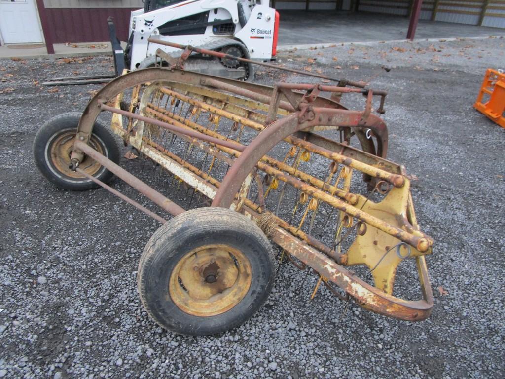 NEW HOLLAND 256 HITCH RAKE