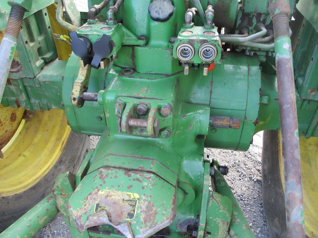 JOHN DEERE 2840 TRACTOR