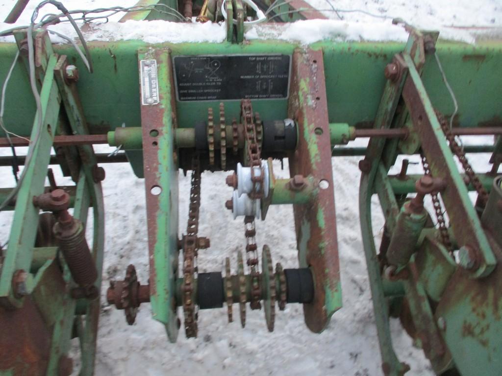 JOHN DEERE 7000 4 ROW PLANTER