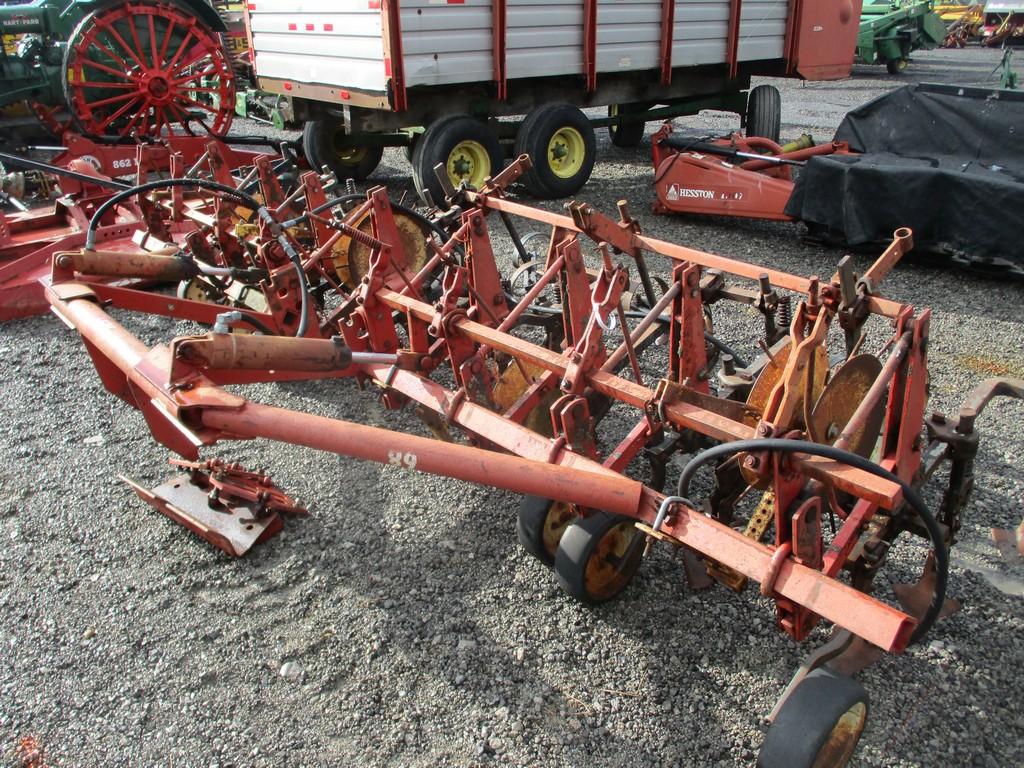 INTERNATIONAL #89 4 ROW MOUNTED CULTIVATOR W 3PT TRACK REMOVER