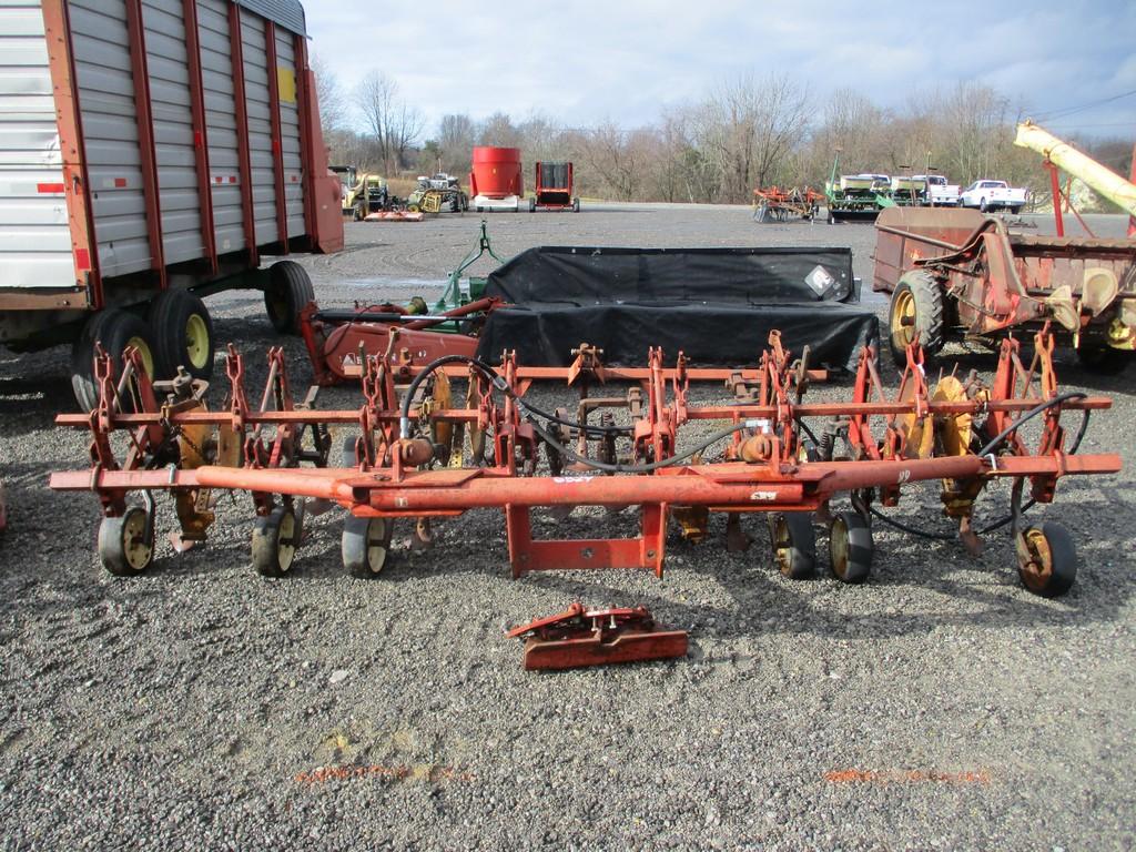 INTERNATIONAL #89 4 ROW MOUNTED CULTIVATOR W 3PT TRACK REMOVER