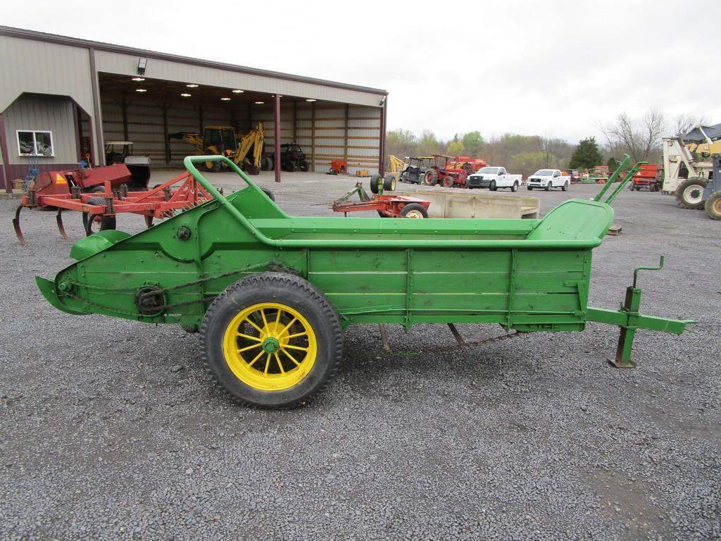 JOHN DEERE GROUND DRIVE MANURE SPREADER