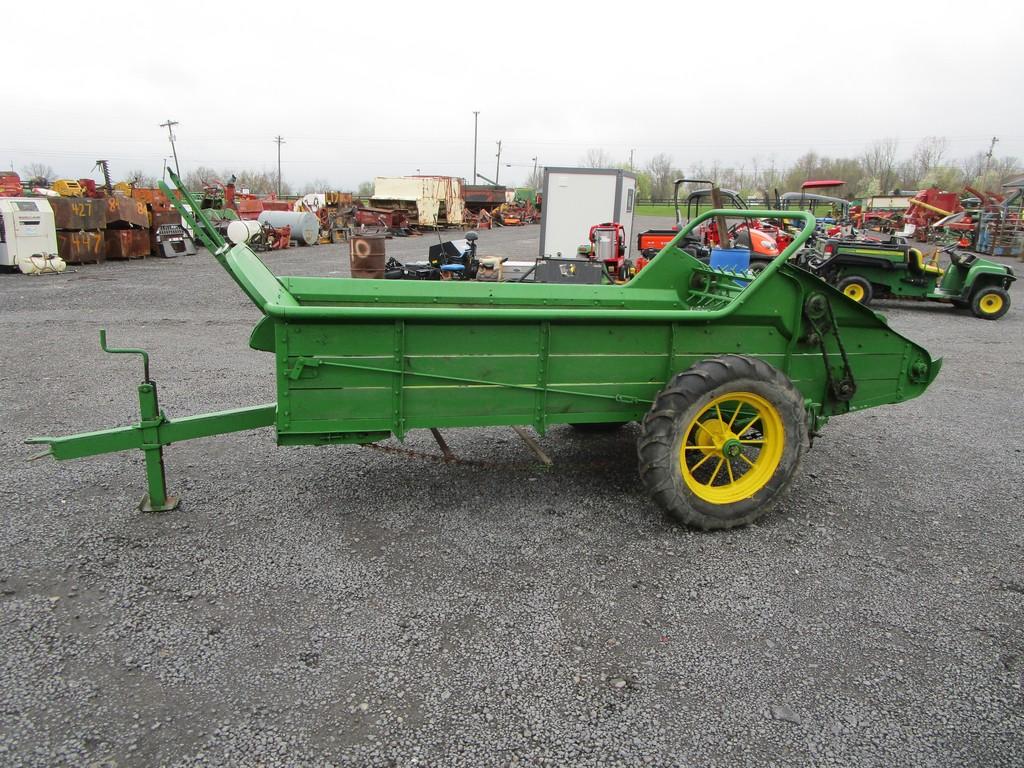 JOHN DEERE GROUND DRIVE MANURE SPREADER