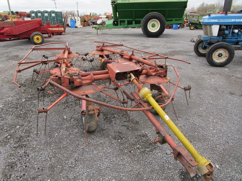 NEW HOLLAND 6 BASKET TEDDER