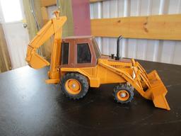 1/16 CASE 580E BACKHOE TOY