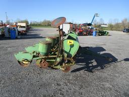 JOHN DEERE 1240 CORN PLANTER
