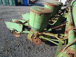 JOHN DEERE 1240 CORN PLANTER