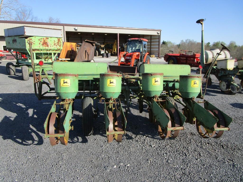 JOHN DEERE 1240 CORN PLANTER