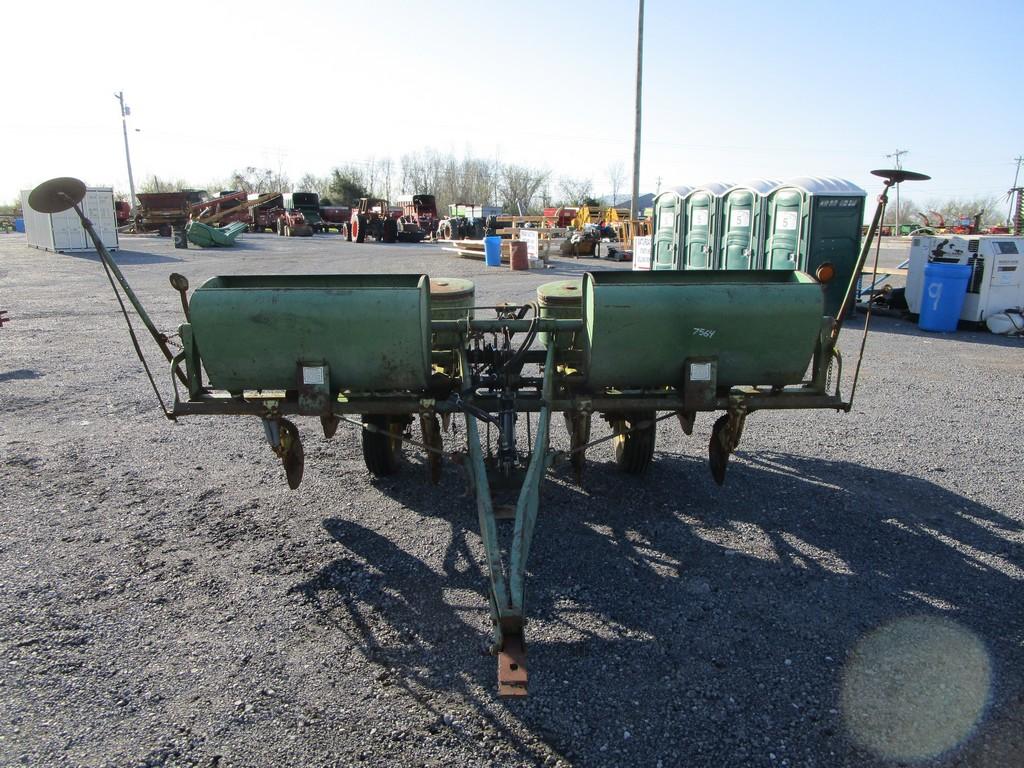 JOHN DEERE 1240 CORN PLANTER