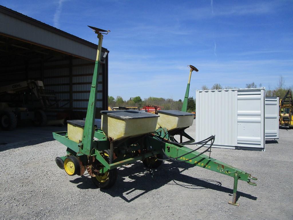 JOHN DEERE 7000 4-ROW PLANTER