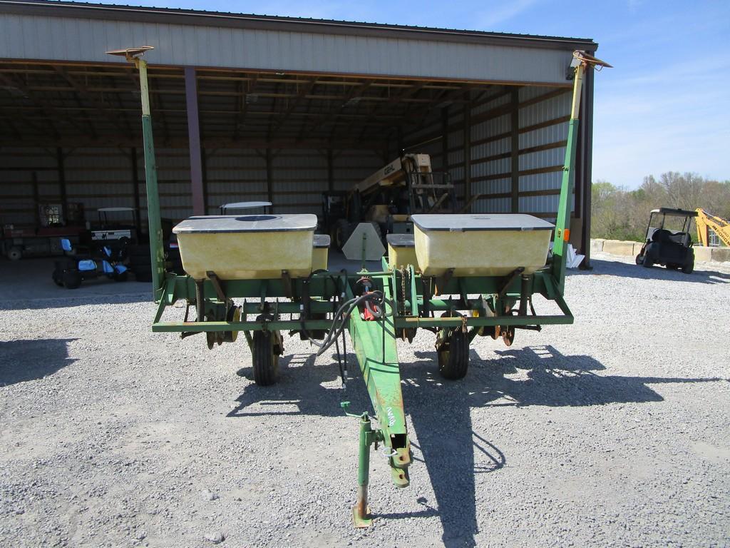 JOHN DEERE 7000 4-ROW PLANTER