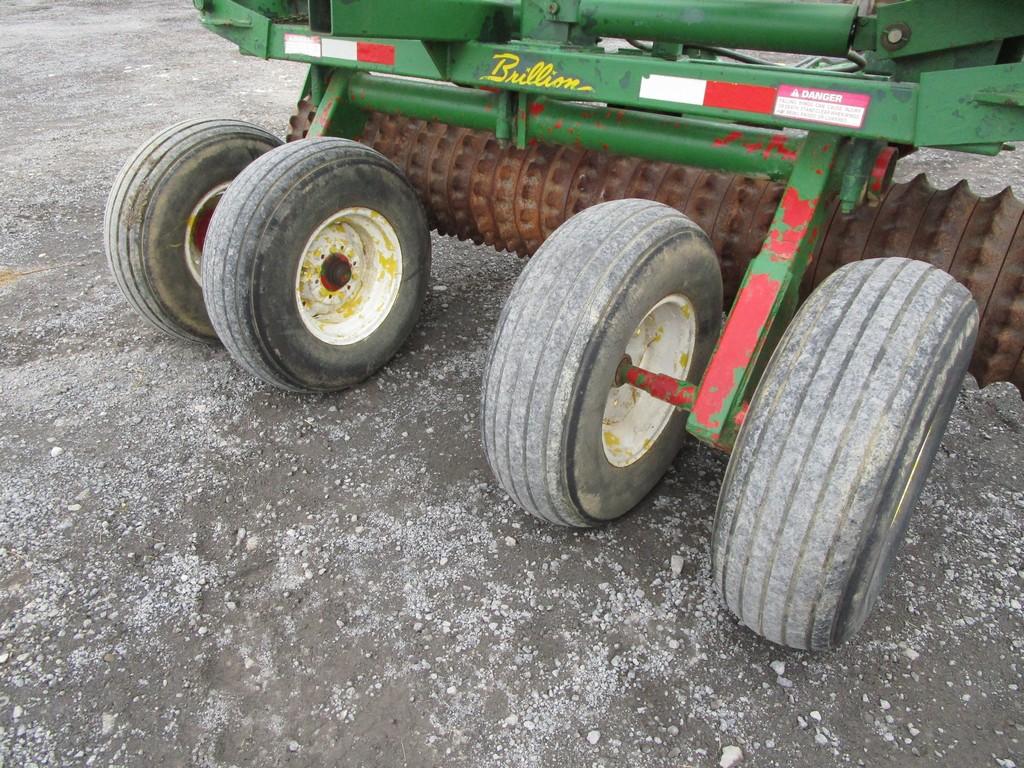 BRILLION 28' X FOLD PACKER