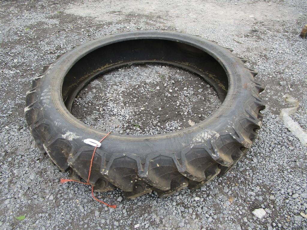 PIRELLI 9.5-38 TIRE UNUSED