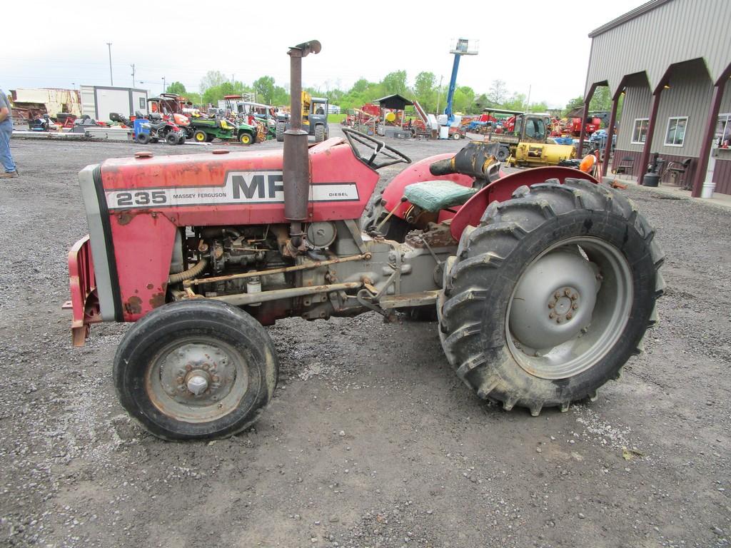 MASSEY FERGUSON 235 TRACTOR