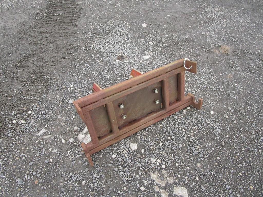 FRONT MOUNT FOR POST DRIVER