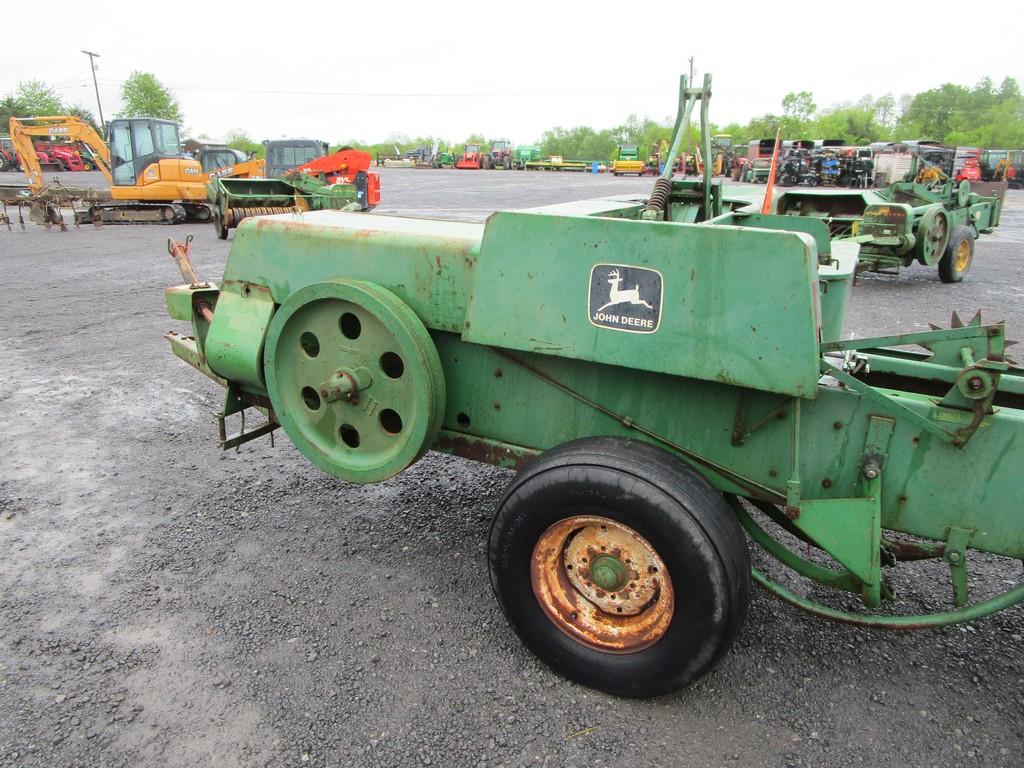 JOHN DEERE 337 SQ BALER