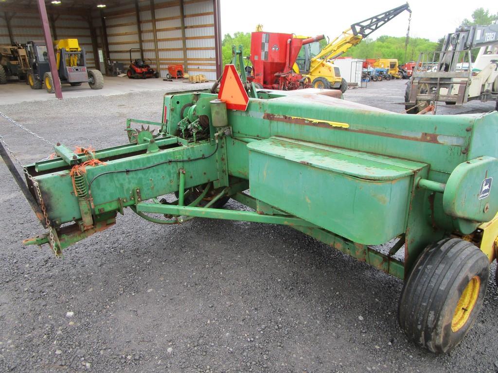 JOHN DEERE 337 SQ BALER