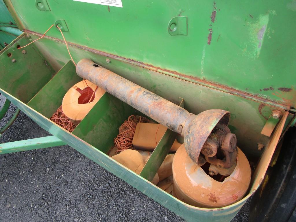 JOHN DEERE 337 SQ BALER