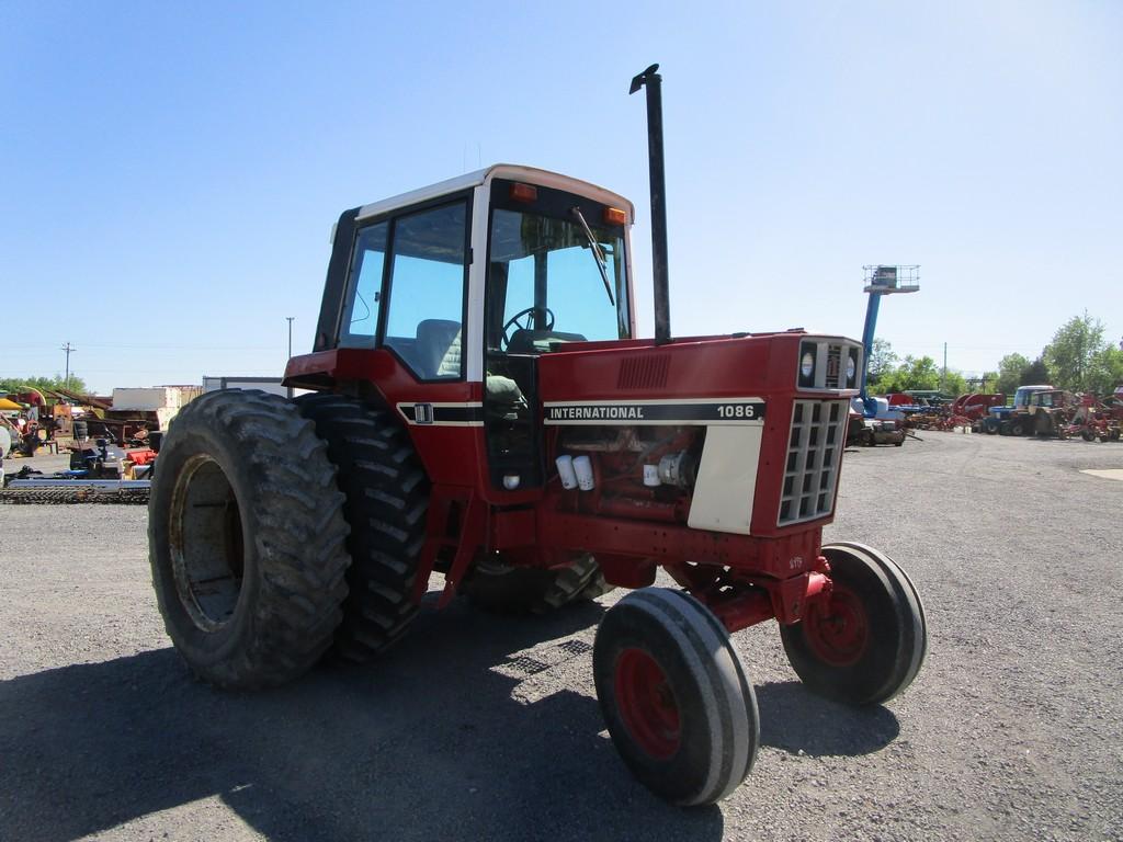 IH 1086 W DUALS
