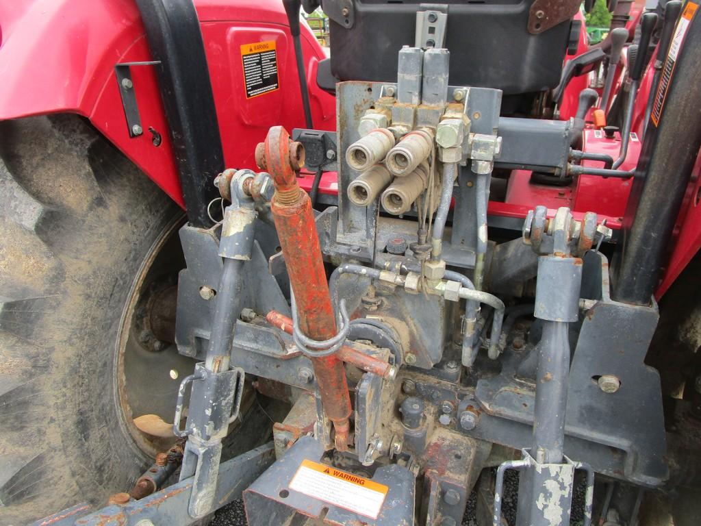 MAHINDRA 7060 TURBO TRACTOR W LOADER