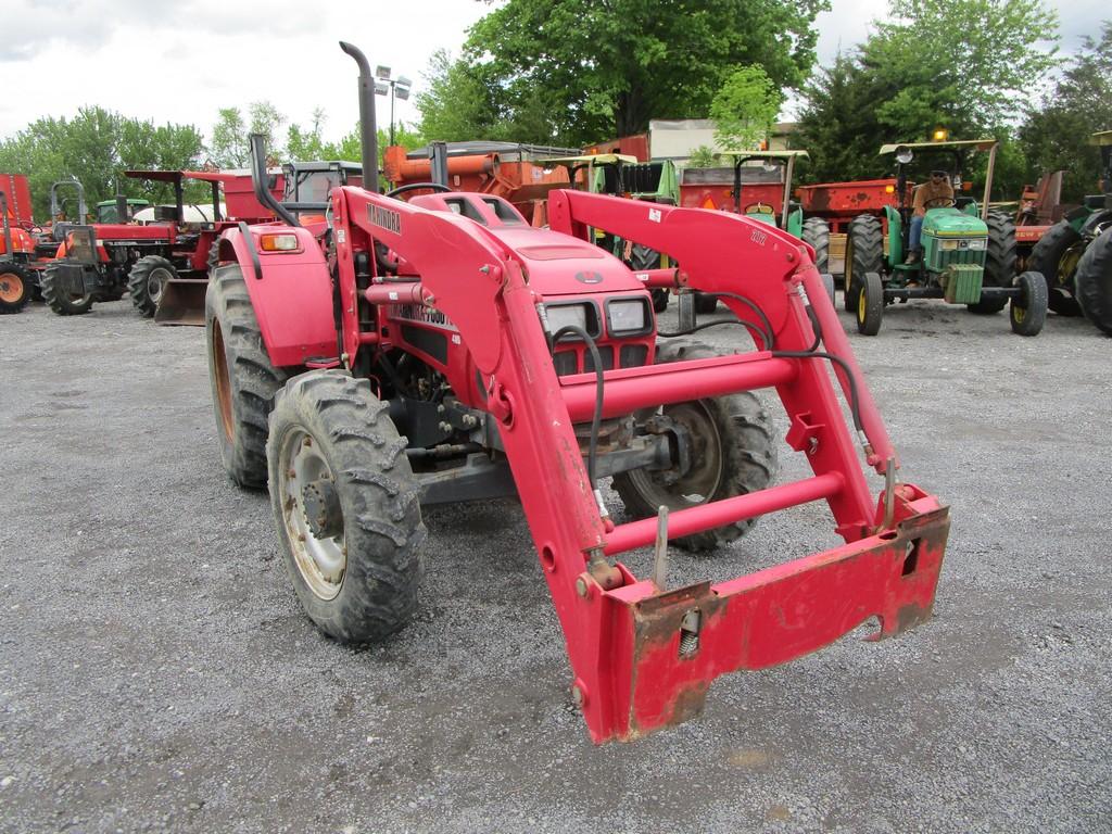 MAHINDRA 7060 TURBO TRACTOR W LOADER