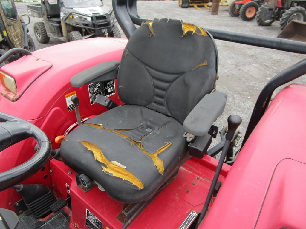 MAHINDRA 7060 TURBO TRACTOR W LOADER