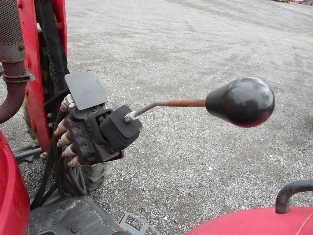 MAHINDRA 7060 TURBO TRACTOR W LOADER
