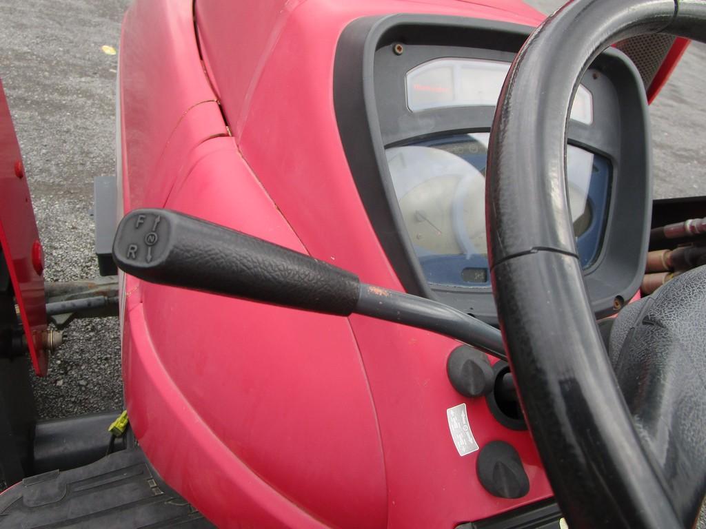 MAHINDRA 7060 TURBO TRACTOR W LOADER