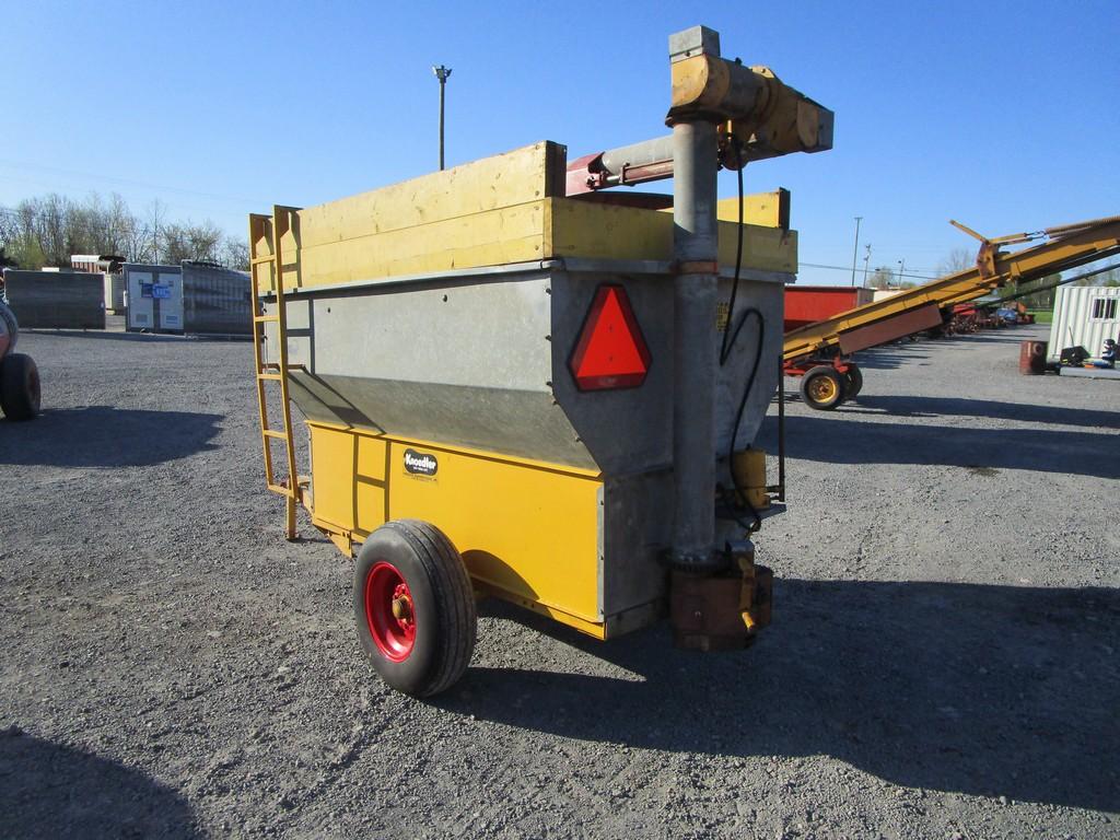 KNOEDLER FEED CART
