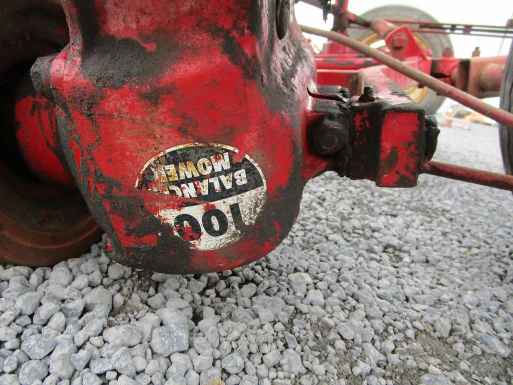 INTERNATIONAL 100 PULL TYPE SICKLE MOWER