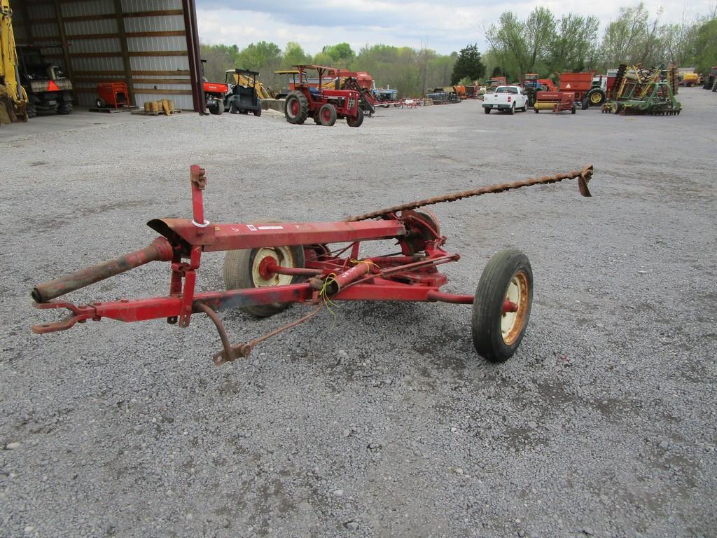 INTERNATIONAL 100 PULL TYPE SICKLE MOWER