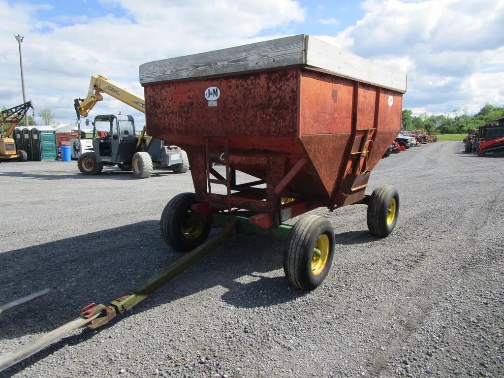 J&M GRAVITY WAGON ON JD 1065 GEAR