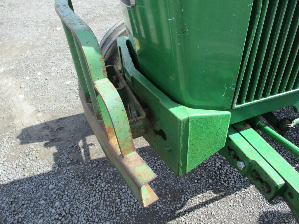 JOHN DEERE 2640 TRACTOR