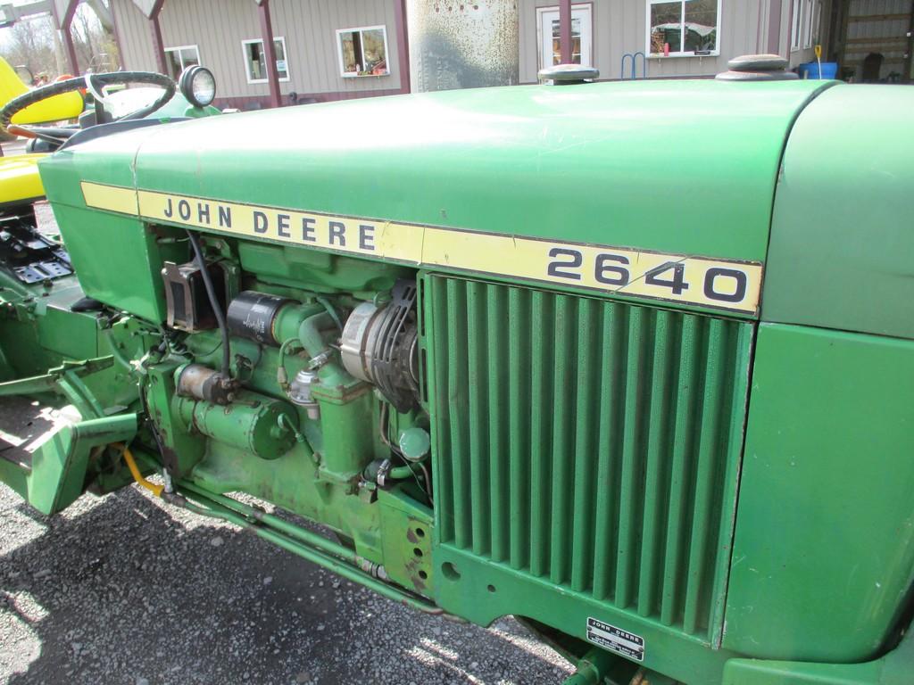 JOHN DEERE 2640 TRACTOR