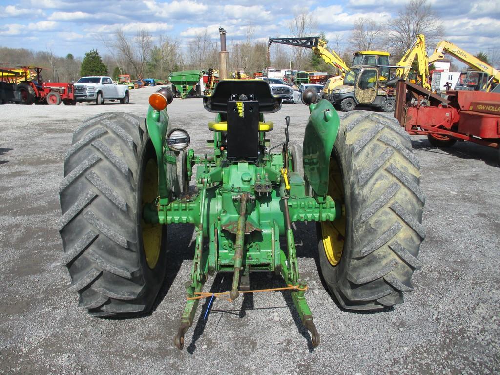 JOHN DEERE 2640 TRACTOR