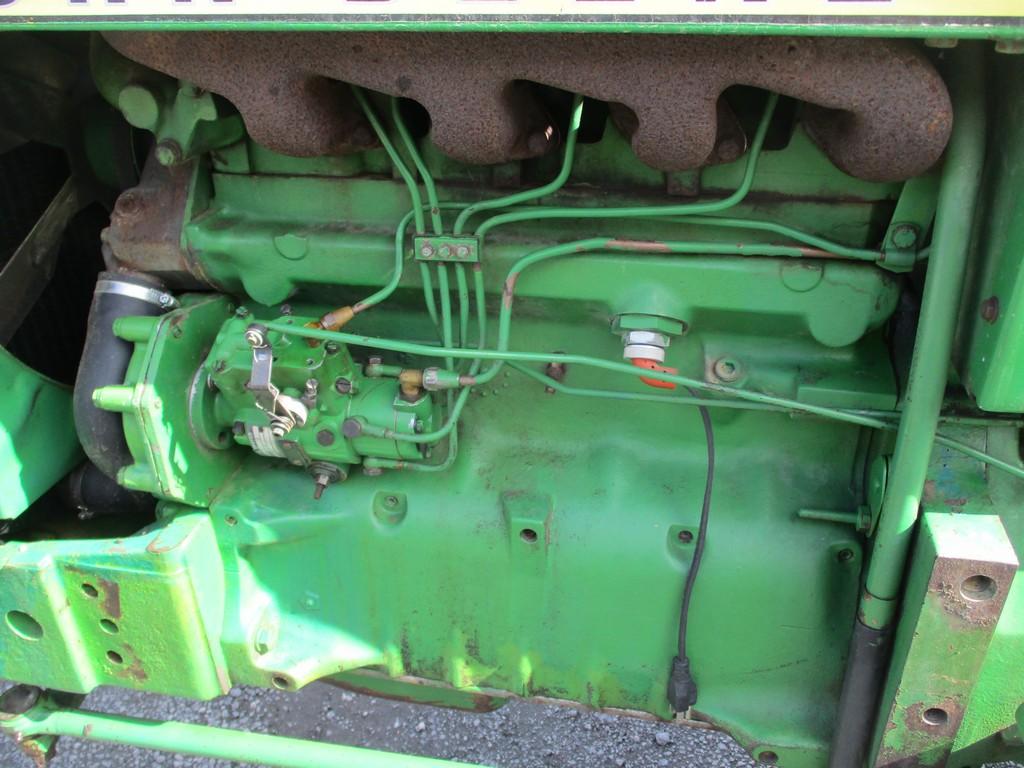 JOHN DEERE 2640 TRACTOR