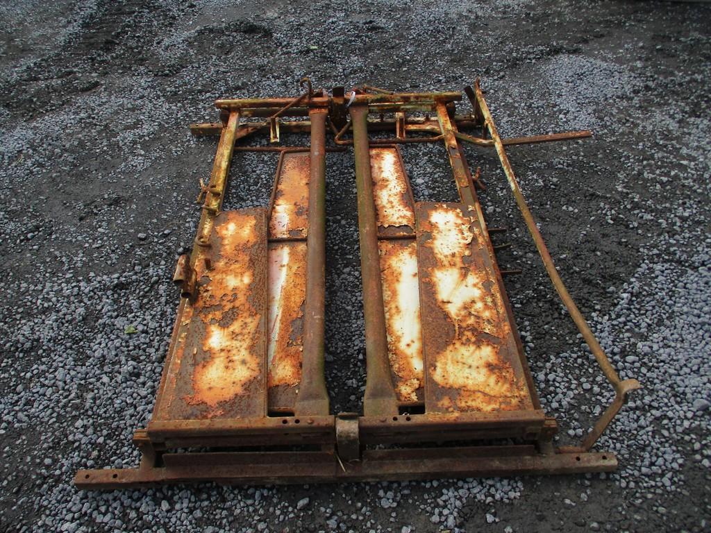 HEAD GATE